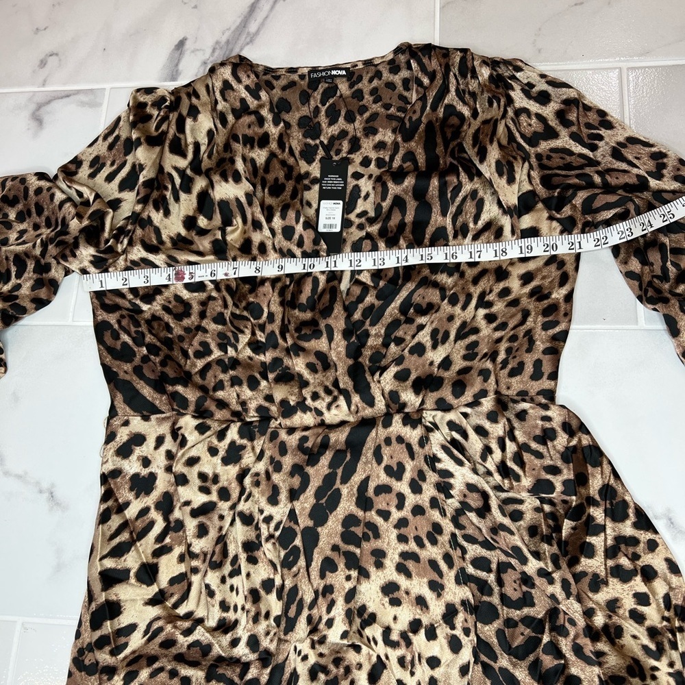 𝅺Fashion nova short dress - Picture 8 of 10